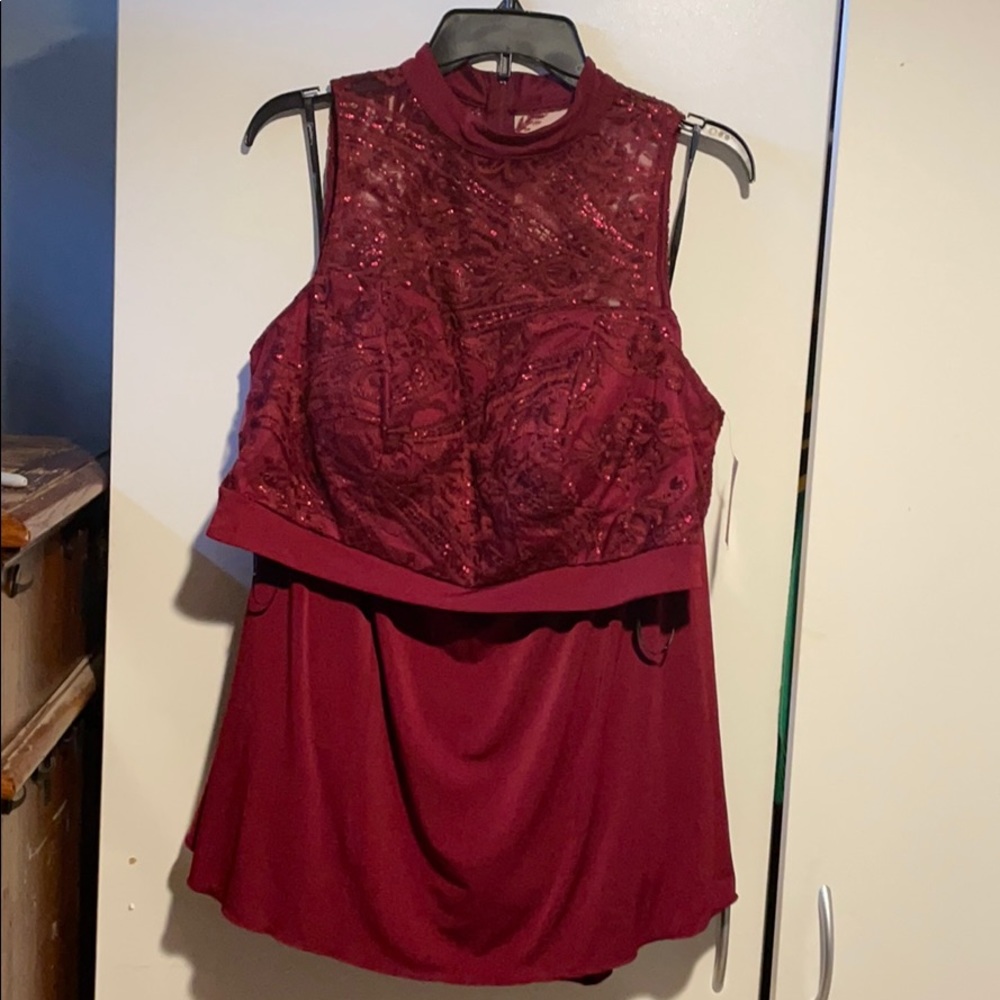 Wine colored 2 piece set.